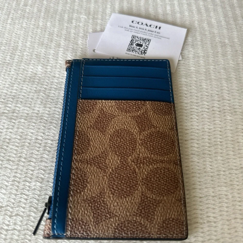 NWT coach Zip Card Case In Signature Canvas